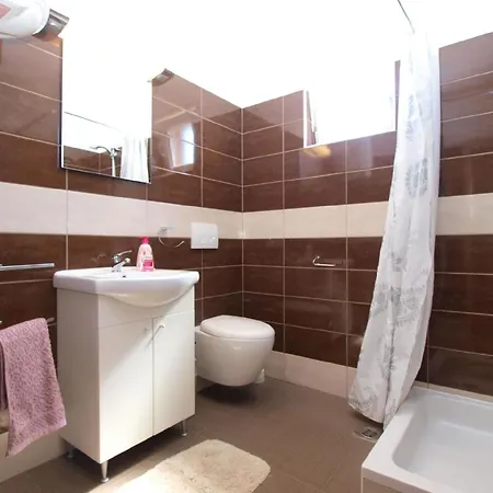Apartment Fuer 5 Personen Ca 50 Qm In Liznjan, Istrien Suedkueste Von Istrien Liznjan