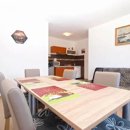 Fuer 5 Personen Ca 50 Qm In Liznjan, Istrien Suedkueste Von Istrien Apartment