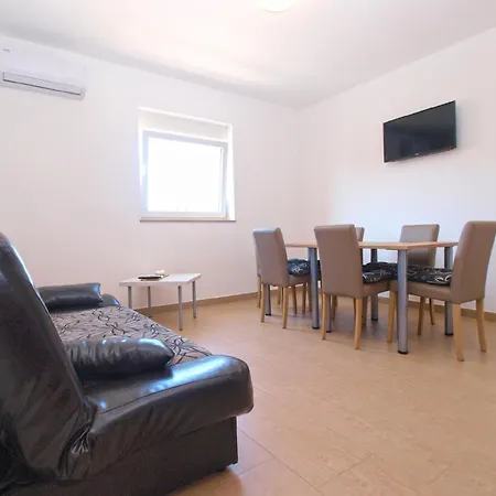 Apartment Fuer 5 Personen Ca 50 Qm In Liznjan, Istrien Suedkueste Von Istrien *
